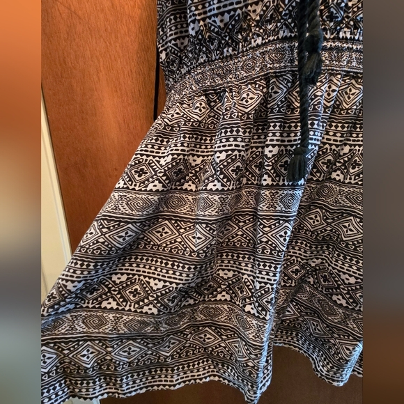 XXI NWOT Black & White Tribal Patterned Dress SzM - Picture 3 of 8